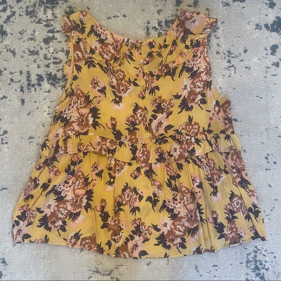 Pleione Ruffle Tank Top - Picture 6 of 7